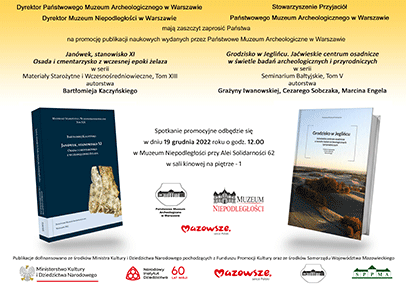 Baner informuj�cy o promocji dw�ch publikacji archeologicznych pierwsza atorstwa Bart�omieja Kaczy�skiego pt. Jan�wek, stanowisko 11 Osada i cmentarzysko z wczesnej epoki �elaza. Druga autorstwa Gra�yny Iwanowskiej, Cezarego Sobczaka i Marcina Engela pt. Grodzisko w Jegli�cu. Ja�wieskie centrum osadnicze w �wietle bada� archeologicznych i przyrodniczych.  Publikacje by�y wsp�finansowane ze �rodk�w Ministerstwa Kultury i Dziedzictwa Narodowego, Samorz�du Wojew�dztwa Mazowieckiego oraz Pa�stwowego Muzeum Archeologicznego.